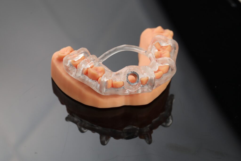 Máng hướng dẫn phẫu thuật Implant